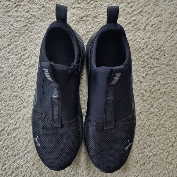 Puma Youth Size 6.5 Black Slip-On Sneakers Low Top School Shoes Casual Comfort - Picture 1 of 7